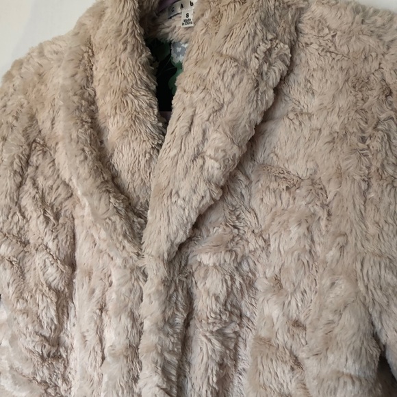 CAbi Jackets & Coats Cabi 76 Faux Fur Cropped Jacket Poshmark